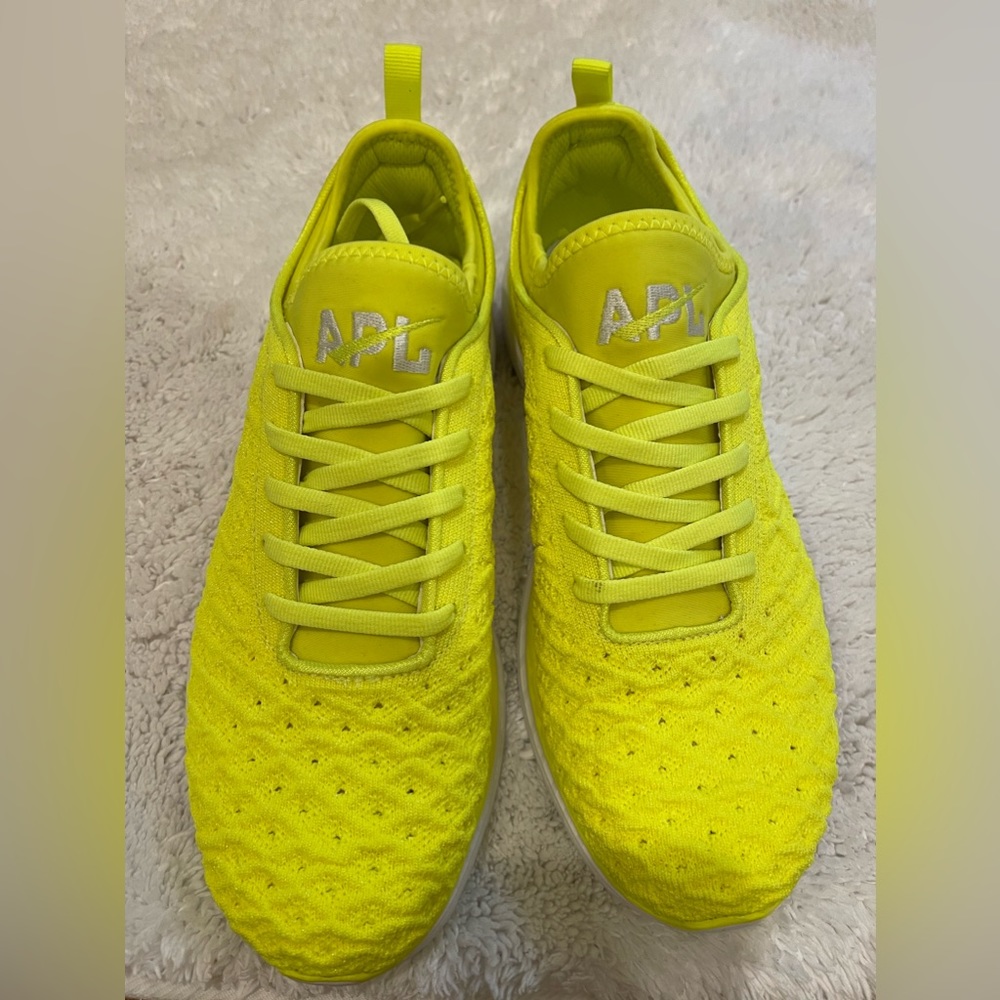 APL size 9 Neón yellow sneakers BRAND NEW